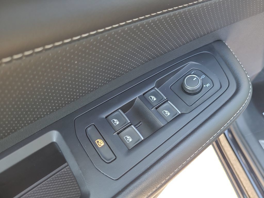Used 2024 Volkswagen Atlas SE FWD image 25