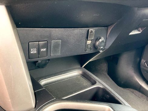 Used 2016 Toyota RAV4 LE image 34