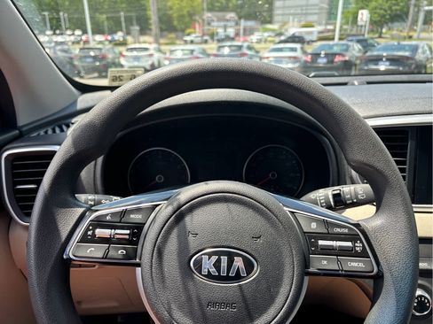 Used 2022 Kia Sportage LX FWD image 9