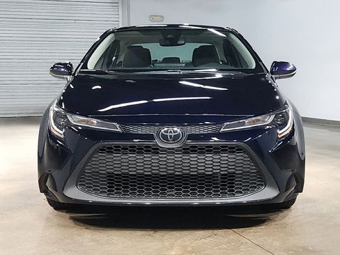 Used 2022 Toyota Corolla LE image 2