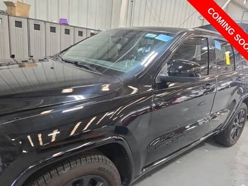 Used 2018 Jeep Grand Cherokee Altitude AWD/4WD image 1