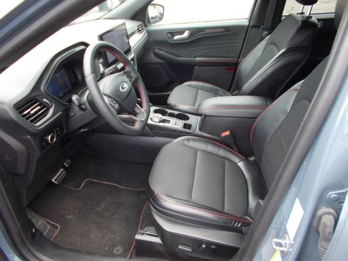Used 2023 Ford Escape ST-Line w/ Tech Pack #1 AWD/4WD image 10