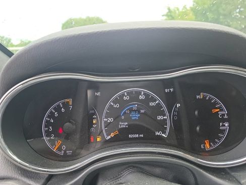 Used 2018 Jeep Grand Cherokee Laredo AWD/4WD image 16