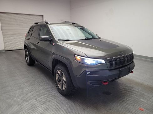 Used 2019 Jeep Cherokee Trailhawk AWD/4WD image 13