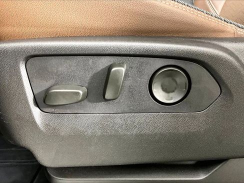 Used 2024 Chevrolet Tahoe High Country AWD/4WD image 31