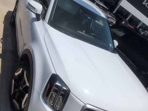 Used 2023 Kia Telluride S AWD/4WD image 11