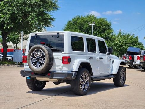Used 2023 Jeep Wrangler Unlimited Sahara w/ Cold Weather Group AWD/4WD image 7