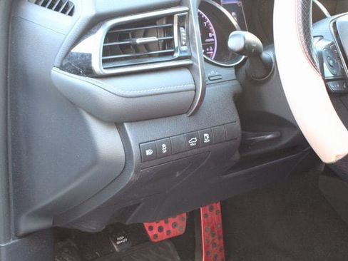 Used 2019 Toyota Camry SE image 19