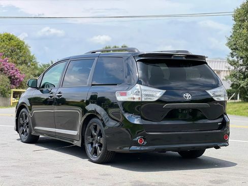 Used 2015 Toyota Sienna SE Premium FWD image 3