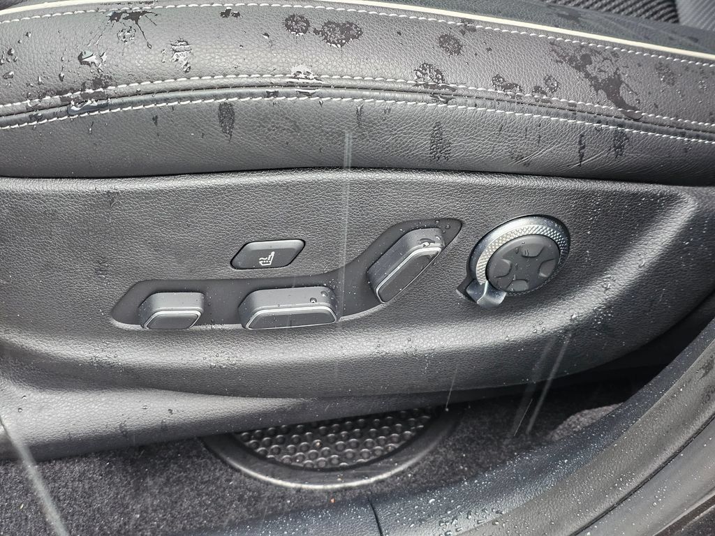 Certified 2025 Genesis GV70 3.5T Sport AWD/4WD image 33