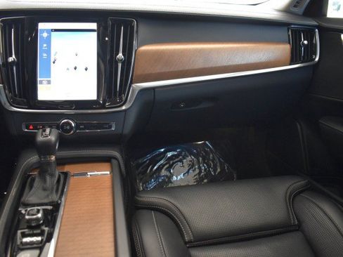 Used 2018 Volvo S90 T6 Inscription w/ Convenience Package AWD/4WD image 11