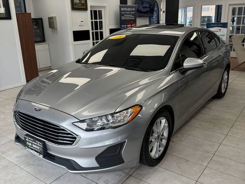 Used 2020 Ford Fusion SE FWD image 1