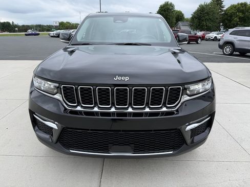 Used 2024 Jeep Grand Cherokee Limited AWD/4WD image 3