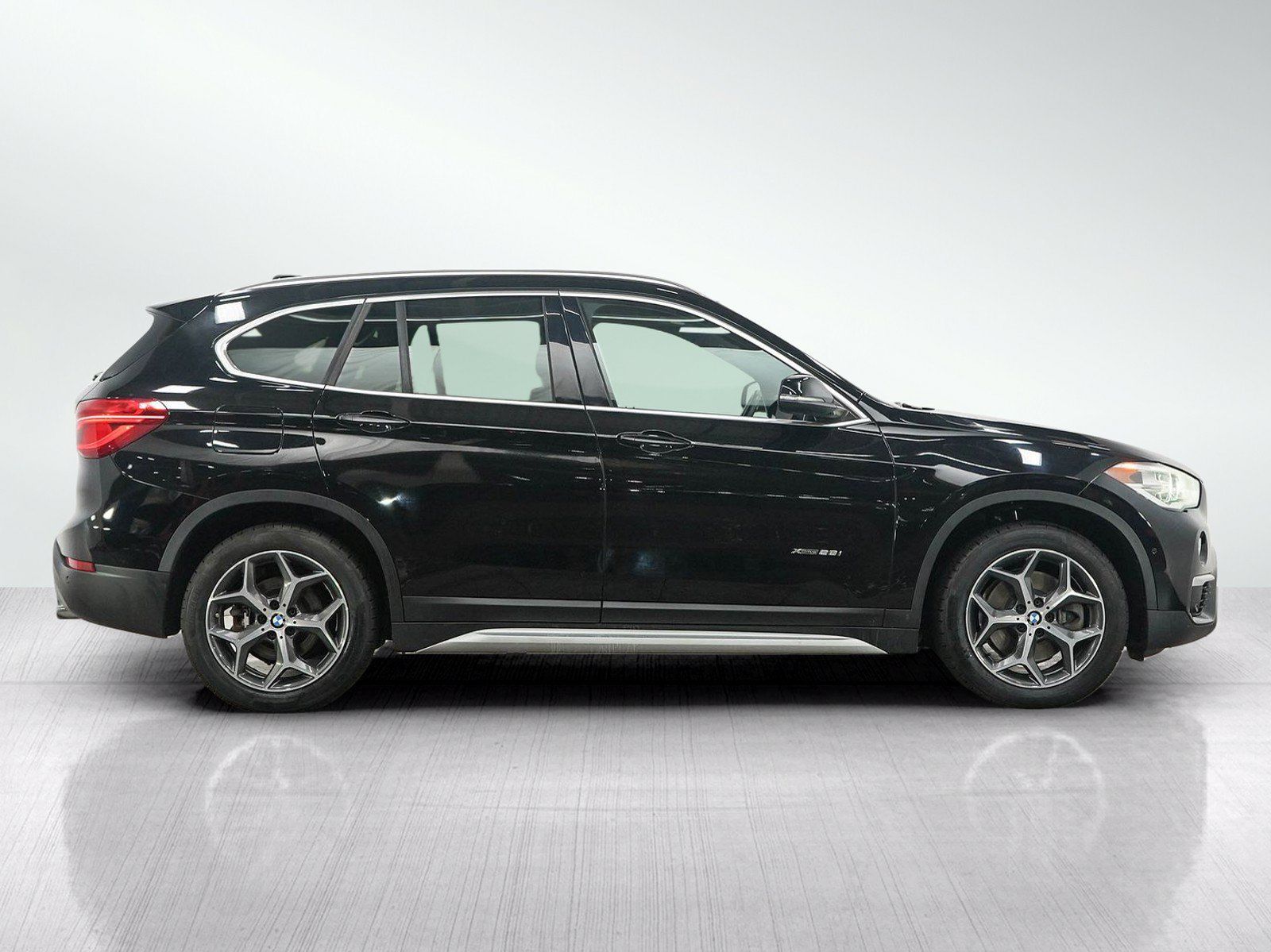 Used 2017 BMW X1 xDrive28i AWD/4WD image 6