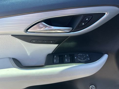 Used 2025 Buick Envision Avenir AWD/4WD image 15