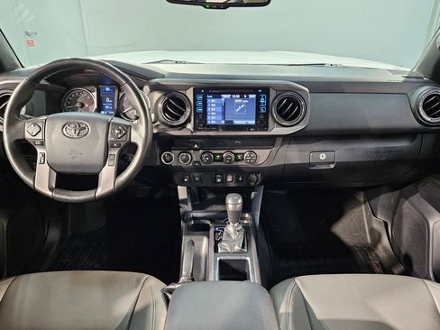 Used 2019 Toyota Tacoma TRD Off-Road AWD/4WD image 10