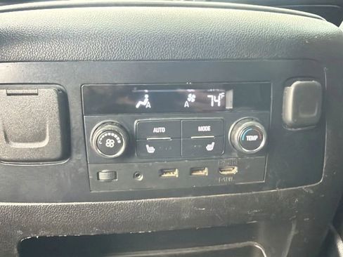 Used 2017 Chevrolet Suburban LT image 43