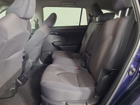 Used 2021 Toyota Highlander LE AWD/4WD image 20