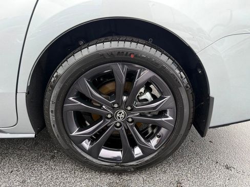 Used 2025 Toyota Sienna XSE image 35