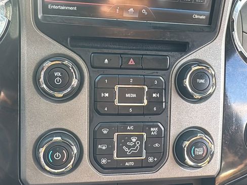 Used 2016 Ford F450 Platinum w/ Platinum Package image 26