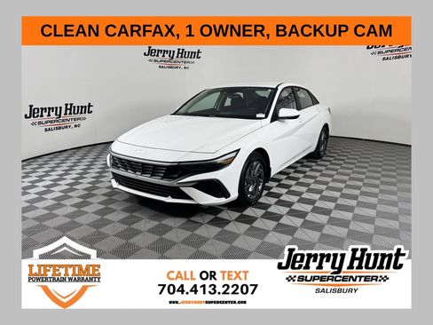 Used 2024 Hyundai Elantra SEL image 1