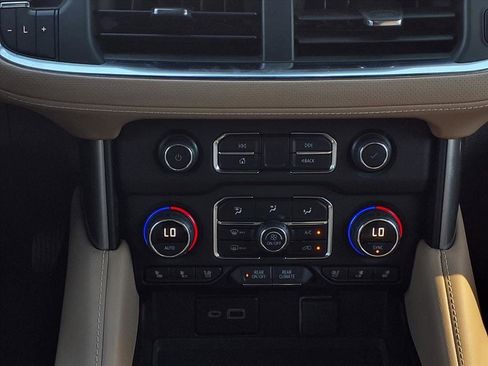 Used 2024 Chevrolet Suburban Premier image 14