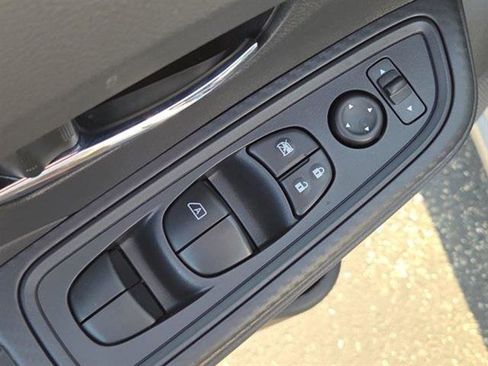 Used 2025 Nissan Versa SV w/ Trunk Package image 38