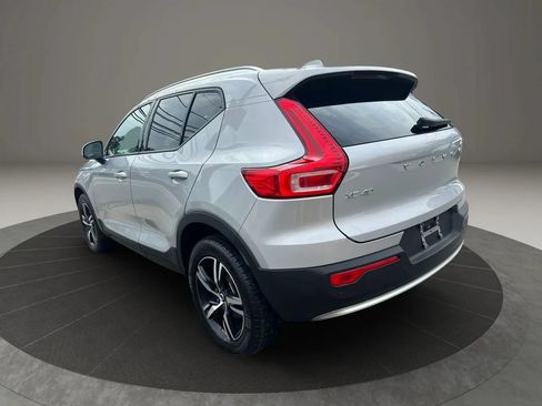 Used 2023 Volvo XC40 B4 Core FWD image 7