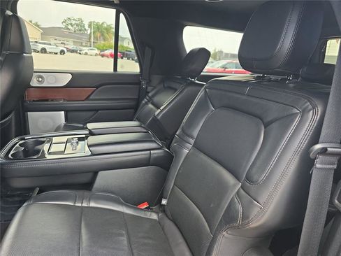 Used 2021 Lincoln Navigator L Reserve image 17