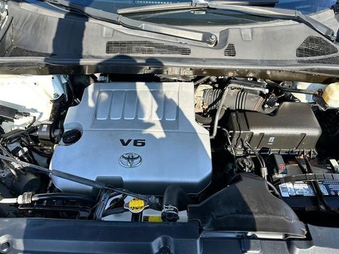 Used 2011 Toyota Highlander SE image 42