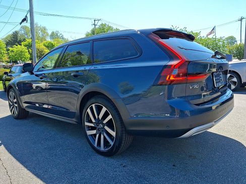 Certified 2025 Volvo V90 B6 Cross Country Ultra AWD/4WD image 4