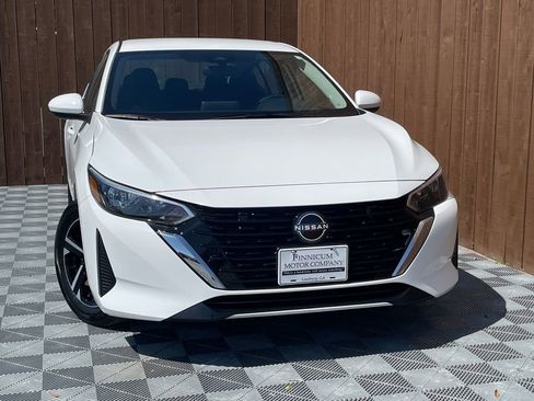 Used 2025 Nissan Sentra SV image 2