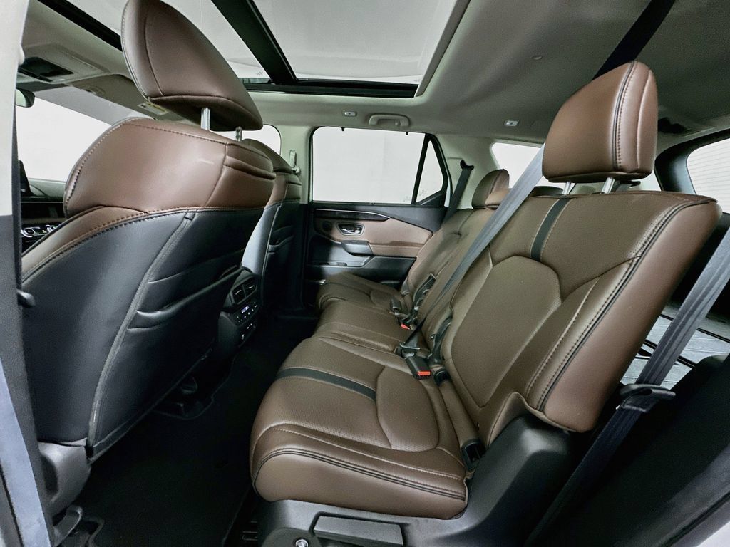 Certified 2025 Honda Pilot Elite image 17