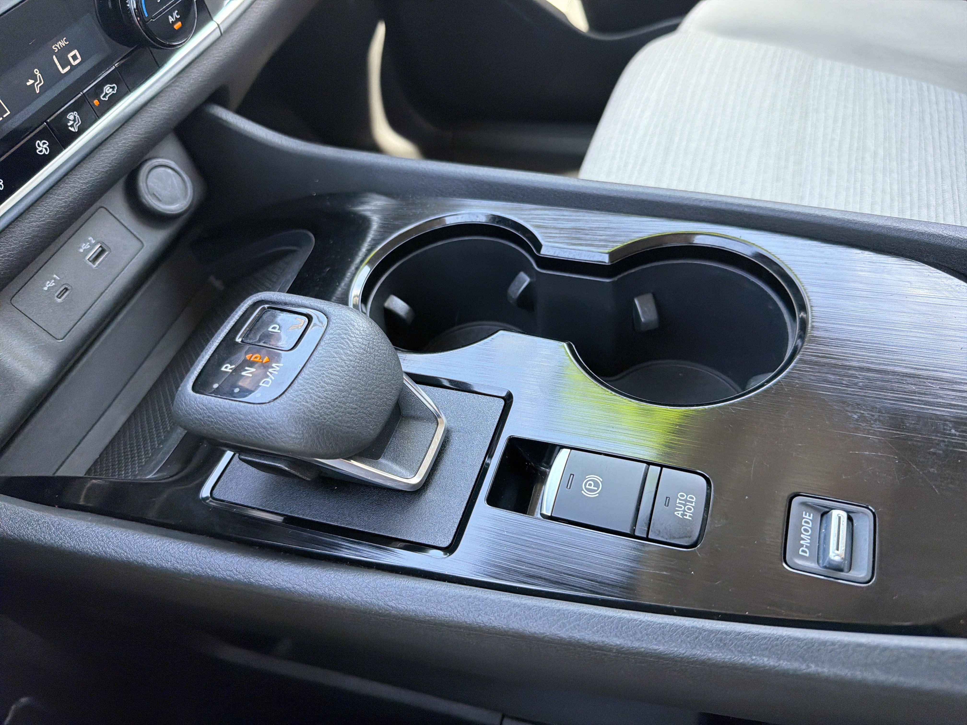Used 2023 Nissan Rogue SV FWD image 9