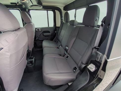 Used 2023 Jeep Gladiator Sport image 6