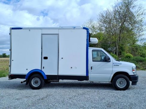 Used 2023 Ford E-350 and Econoline 350 Super Duty w/ Power Windows & Locks Group RWD image 4