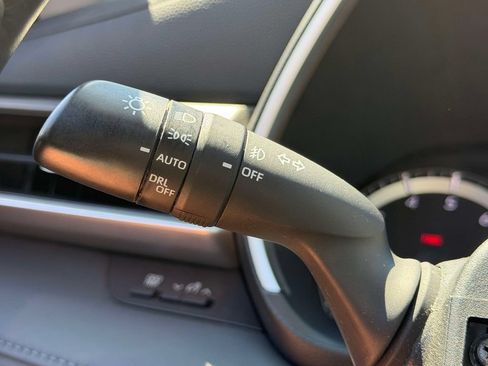 Used 2023 Toyota Highlander XLE AWD/4WD image 36