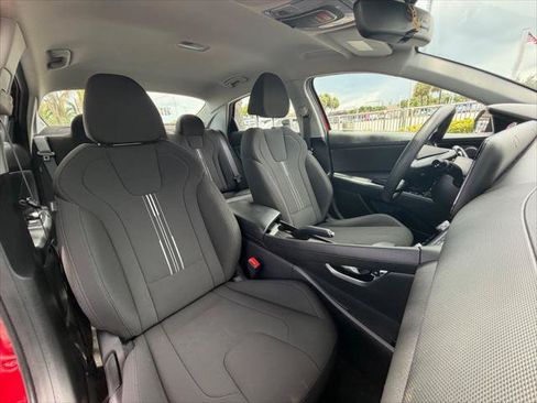 Used 2024 Hyundai Elantra SEL FWD image 13
