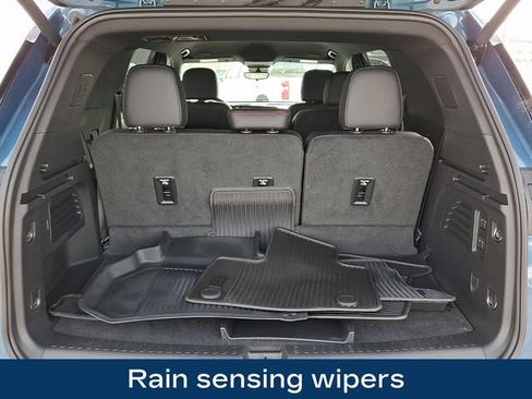 Used 2025 Chevrolet Traverse RS image 31