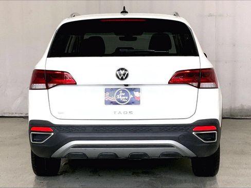Used 2024 Volkswagen Taos SE FWD image 3