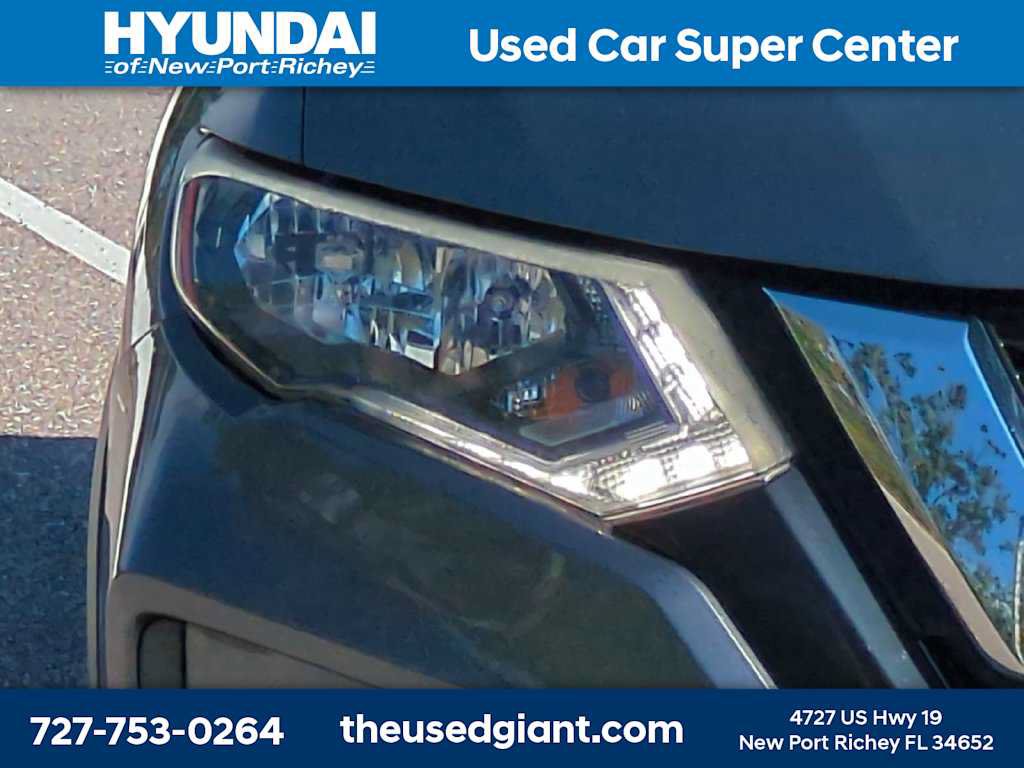 Used 2019 Nissan Rogue SV w/ Premium Package FWD image 9