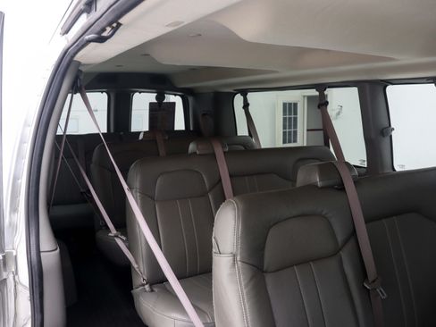 Used 2018 Chevrolet Express 3500 LS RWD image 12