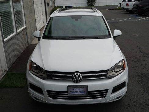 Used 2014 Volkswagen Touareg TDI image 5