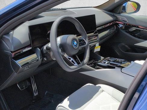 New 2026 BMW 550e xDrive AWD/4WD image 3