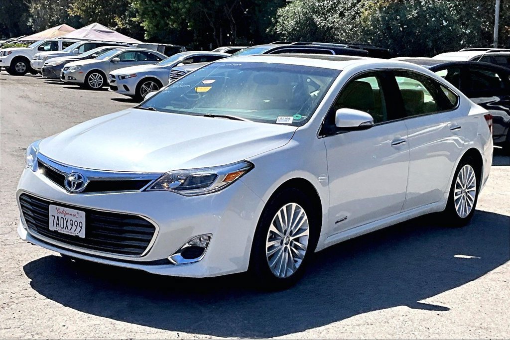 Used 2013 Toyota Avalon XLE Premium FWD image 3