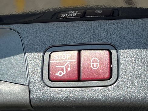 Certified 2025 Mercedes-Benz GLB 250 4MATIC image 41