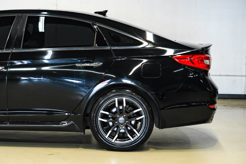 Used 2015 Hyundai Sonata Limited w/ Option Group 05 FWD image 13