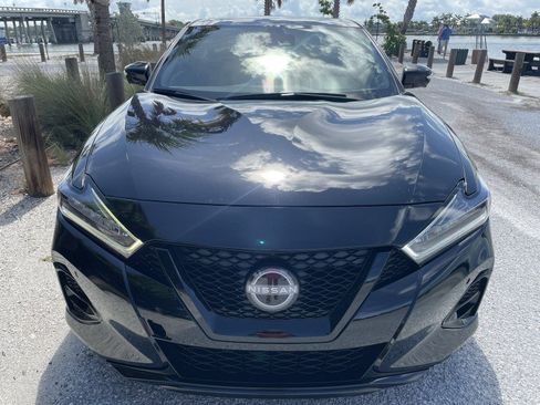 Used 2023 Nissan Maxima SR w/ Sport Mat Group FWD image 4