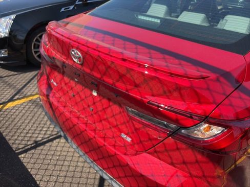 Used 2025 Toyota Camry SE FWD image 5