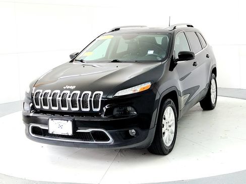 Used 2017 Jeep Cherokee Limited AWD/4WD image 4